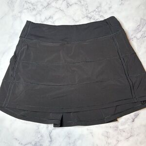 Lululemon skort with original inside tags.  Size 4.  Excellent.